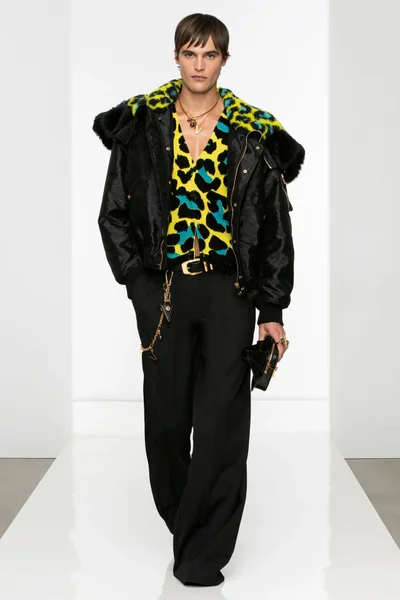 Look 24